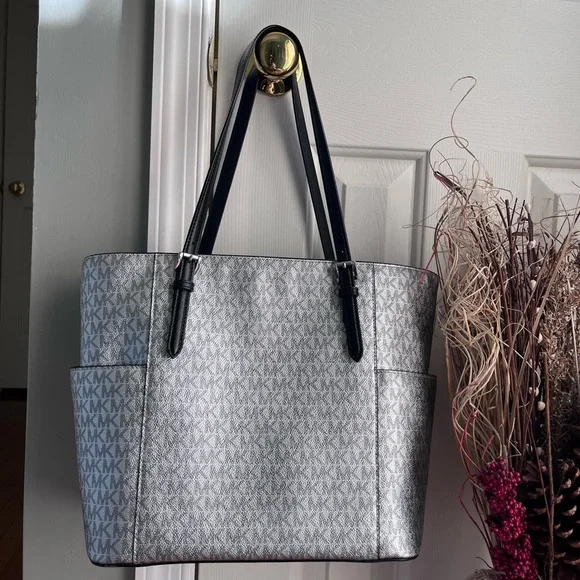 🖤Michael Kors Silver Tote Bag🖤 - Picture 13 of 16